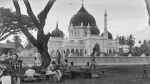 Download gambar masjid hitam putih clipart mosque clip art. Sejarah Masjid Paling Tua Dan Cantik Di Kedah Masjid Zahir Iluminasi