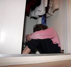 傳40裸照逼16歲女生自拍交換華裔男教師：唔照做就停學