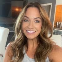 Amber Vineyard's Instagram, Twitter & Facebook