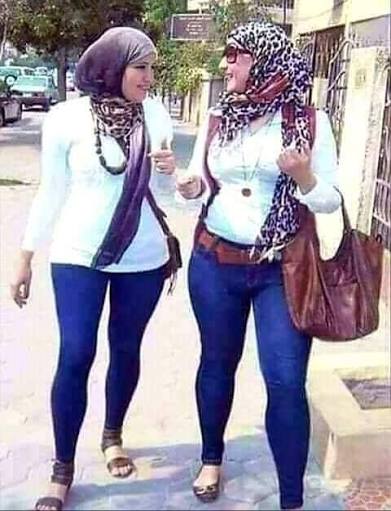توتا البنات الى بتلبس بنطلونات ضيقة وتعرى فى جسمها وبيتمكچو انتى متعرفيش ان  ده حرام وان الفتاه المتبرچة لا تدخلن الچنة ولا تشم ريحها طيب ما بتتكسفيش من  نفسك وكل الرجال بيشوفوكى
