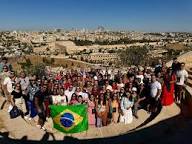 CARAVANA 2025 Ainda neste ano, você pode viver a experiência única que é conhecer cenários da Bíblia e visitar lugares por onde Jesus passou. Com os pastores Silas Malafaia e Claudio Duarte