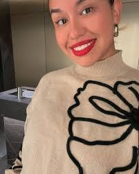 Dianne Robles's Instagram, Twitter & Facebook