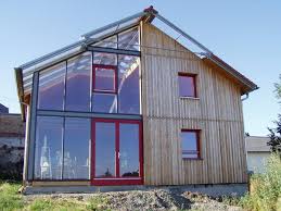 Alban, probierte es aus und stellte fest, dass es alle seine wünsche an ein haus hervorragend erfüllt. Bio Solar Haus Solarhaus Gebaude Nachhaltiges Bauen