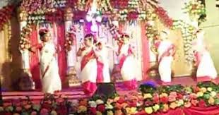 Dhaker Tale Komor Dole Song From Bengali Film Poran Jai Jolia Re Dance Performance By Pranitaa In Group Staged On 1 Bengali Song Dance Performance Diwali