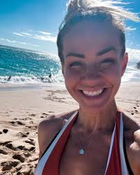 Dear 5 Years Ago Me Who Kept Writing Down the Goal to Take the Kids to  Hawaii: You really achieved girl. Haha. 5 years ago I was digging myself  out of the