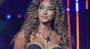 Samira, pubblico a bocca aperta: il vestito si.. Altro...