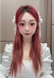 Vivian Goode's Instagram, Twitter & Facebook