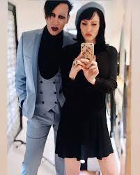Brian warner (better known as the provocateur singer marilyn manson), 52, faces an arrest warrant, but not for sexual abuse, as some might assume. 692 Mentions J Aime 17 Commentaires Marilyn Manson Marilynmanson Turkey Sur Instagram Marilyn Manson Wit Marilyn Manson Marylin Manson Manson