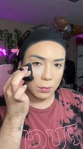 Whatever makes you feel better 💋 #hastacuando #kaliuchis #baddievibes  #grwmmakeup #xicanosoul #gaylatino🌈 #positivevibes #lashesonfleek  #photoshootposes