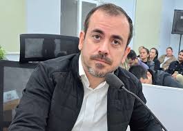 Revitalização de passarela em frente Escola do Rotary é solicitada na  Câmara