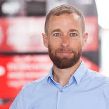 Mit unserem multifunktionellen Unimog Zweiwege Fahrzeug, befreien Sie Ihre  Geleise schnell von Schnee.