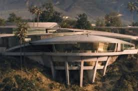 13 Extravagant Movie Houses You Wish You Could Live In Iron Man House Futuristic Home Tony Stark House