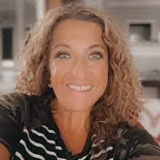 Felicia Farris's Instagram, Twitter & Facebook