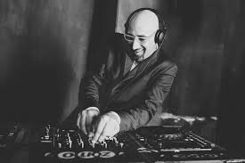 Euer hochzeitsdj sorgt für eine unvergessliche hochzeitsparty. Premium Hochzeits Dj Top Dj Fur Hochzeit Aus Dusseldorf Koln Nrw Alleinunterhalter R N B Soul Black House Dance Aus Dusseldorf Backstage Pro