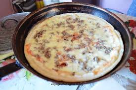 Tsy Tapaka Farine Mihintsy Ato An Trano Ka Tao Aorinan Ny Pizza Bolognaise A La Poele Dia Indro Indray Ar En 2020 Pizza A La Poele Recettes De Cuisine Pizza Bolognaise