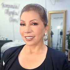 ✨LOOK DE AÑO NUEVO✨ Reserva con anticipación tu MAKEUP SESION para AÑO  NUEVO.