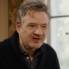 Dwarskijker over 'Iedereen Beroemd', en 'James Martin's French Adventure':  'De wereld gaat aan competitie ten onder'