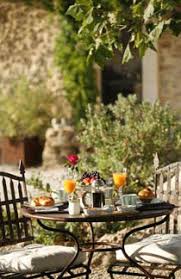 For this 18th century building was painstakingly hewn out of the rock of the mountain, the result of which is that some areas and rooms have not walls to hold them in but the actual rock itself. Le Clos Saint Saourde Gastehaus Provence France Fascination