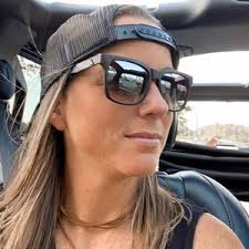 Meaghan Jayne Gibson (@yoga.with.megs)