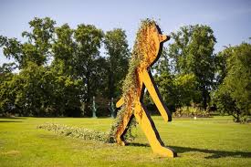 Le Voyage A Nantes Les Creations De Jean Jullien S Installent Au Jardin De Plantes Nantes Maville Com