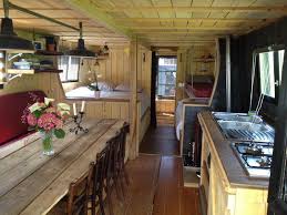 Gite Fluvial Toue Vent D Travers Gite Insolite Gite Maison Flottante