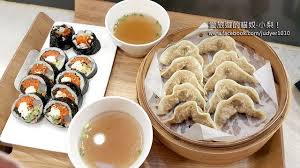 韓國必吃 正直的金先生바르다김선생 大韓 民國 萬歲狂吃的餃子 飯捲也超好吃 在首爾站的樂天超市就吃得到啦 另有高速巴士地下街及明洞分店位置 愛旅遊的貓奴 小梨 痞客邦
