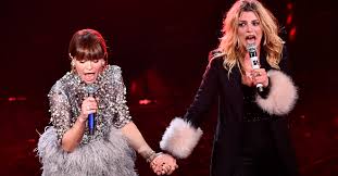Nella seconda ci sarebbero elodie e luisa ranieri. Dkbifb Ncb7q6m