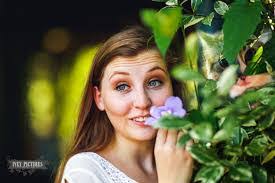 Mandi Adams's Instagram, Twitter & Facebook