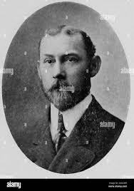 Edward Howe's Instagram, Twitter & Facebook