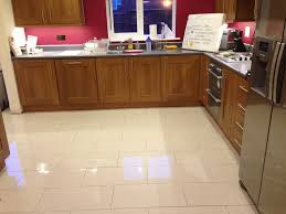 There Are Effective Ways On How To Clean Kitchen Tile Floor Grout Cleaning Tile Grout Kitchen Flooring Best Flooring For Kitchen Modern Kitchen Tile Floor