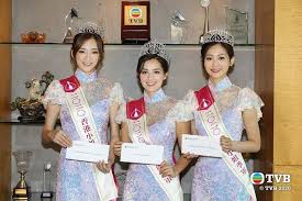 港姐 是香港女性美的代表，高贵端庄，堪称女性楷模，是香港一张永恒的魅力名片。 2020年8月30日，香港小姐决赛落幕， 谢嘉怡 勇夺冠军，亚军由 陈桢怡 夺得， 郭柏妍 则夺得季军。 å‰æ¸¯å§å† å†›æ¨å©‰ä»ªæ›¾åˆ›ä¸šå¤±è´¥æ¬ å€ºåƒä¸‡ ä»Šç½'ä¸ŠæŽˆè¯¾èµšé'±å…»å®¶