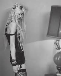 The people crowding around her to tell her that jenny humphrey is one of the least. The Pretty Reckless A Chick Named Hermia