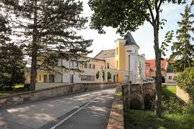 November 2014)lage:achau liegt südlich von wien im bezirk mödling angrenzend an hennersdorf, biedermannsdorf, münchendorf und laxenburginfrastruktur:kindergarten, volksschule mit schulischer nachmittagsbetreuung Bel Air Premium Garden Suites Achau Wohnungsliste