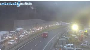 The a12 is an italian autostrada (motorway), composed of two unconnected parts. Autostrade Chiude L Allacciamento Tra A12 E A7 Stamani Fino A 4 Chilometri Di Coda Genova 24