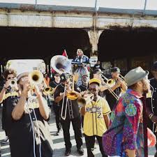 About eight years ago, Bau Graves, the former executive director of the Old  Town School of Folk Music, expanded the school's community ventures with  Music Moves. Through grant-funded programming, Music Moves offers