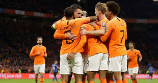 Patrick van aanholt (crystal palace), nathan aké (manchester city), daley blind (ajax), denzel dumfries (psv), matthijs de ligt (juventus), jurriën timber (ajax), joël veltman (brighton), stefan de vrij (inter milan), owen wijndal (az) Verso Euro 2020 La Possibile Formazione Titolare Dell Olanda 90min