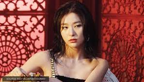 It is composed of members irene and seulgi. Red Velvet S Seulgi Accidentally Flips Off The Audience Mid Performance Watch Video