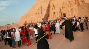 Pharaoh is the common title now used for the monarchs of ancient egypt from the first dynasty (c. Ø§Ù„Ø´Ù…Ø³ ØªØªØ¹Ø§Ù…Ø¯ Ø¹Ù„Ù‰ ÙˆØ¬Ù‡ ÙØ±Ø¹ÙˆÙ† Ù…ØµØ± Ø§Ù„Ø´Ù‡ÙŠØ±