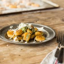 Probier Den Pasta Klassiker Doch Mal Frisch Aus Susskartoffeln Deren Susslich Erdiger Geschmack Zusammen Mit Einem W Susskartoffel Gnocchi Rezepte Rezepte Gesund
