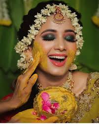 Haldi Ceremony Gorgeous Flowery Mathapati Aanalsavaliya Haldiceremony In Indian Wedding Photography Indian Bridal Photos Bridal Makeup Looks