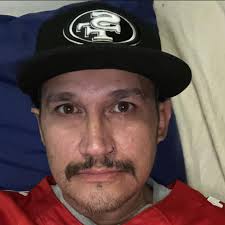 Another angle of Wemby's jersey swap with a young fan 🥹🫶