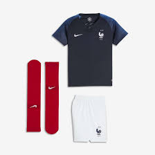 Retrouvez ici tous les survêtements de la marque umbro dans tous les coloris, toutes les tailles et tous les styles. Survetement Fff Nike Junior 2 Etoiles 2018 2019 France Foot Online