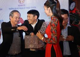 Vợ bầu đức lần đầu tiên lộ diện? Con Gai Báº§u Ä'á»©c Má»Ÿ Cong Ty Ca Phe Cung Con Báº§u Tháº¯ng Gia Lai Toi