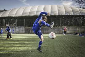Tape dans le ballon afin de l'envoyer dans le but adverse et marquer le plus de points possible. La Libre What The Foot