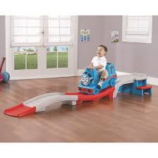 Esta cama de tren promueve el juego imaginativo al tiempo que los niños juegan a que viven aventuras. Thomas The Tank Engine Up Down Roller Coaster Kids Coaster Step2