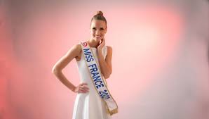 Mmandine petit, miss france 2021, représente la france. La Caennaise Amandine Petit Miss France 2021 Concourra Au Titre De Miss Univers