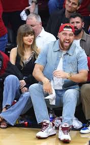 Taylor Swift Makes Surprise Cameo During Travis Kelce’s Live New Heights Event