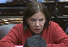 Chicana de Sandra Mendoza a Lospennato: “¿Lopilato? Tan linda como Luisana  no es”  ➡[http://www.perfil.com/politica/chicana-de-mendoza-a-lospennato-lopilato-tan-linda-como-luisana-no-es.phtml?utm_source=facebook]