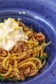 Spaghetti Tonno Limone E Stracciatella La Ricetta Perfetta Dissapore Ricette Idee Alimentari Stracciatella