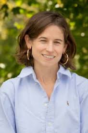 Amanda Halloran's Instagram, Twitter & Facebook